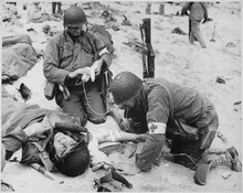 https://upload.wikimedia.org/wikipedia/commons/thumb/6/64/Medics_helping_injured_soldier_in_France%2C_1944_-_NARA_-_535973.tif/lossy-page1-220px-Medics_helping_injured_soldier_in_France%2C_1944_-_NARA_-_535973.tif.jpg